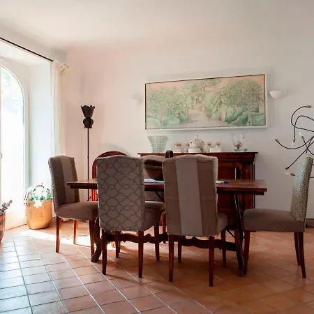 Sleeps 6 Pool Air Con Villa