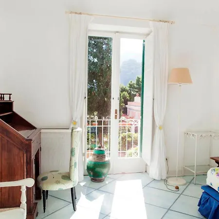Sleeps 6 Pool Air Con Villa Capri