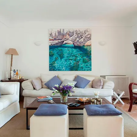 Sleeps 6 Pool Air Con Villa Capri