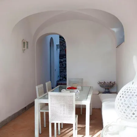 Sleeps 6 Pool Air Con * Capri
